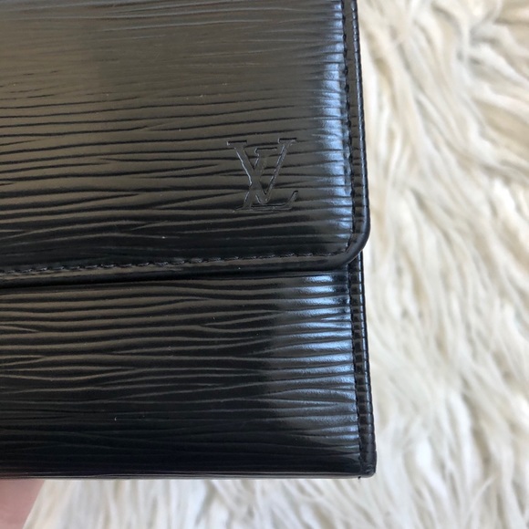SOLDLOUIS VUITTON Epi Leather International Wallet - Picture 7 of 11